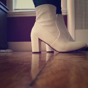 White Steve Madden shoes 8.5
